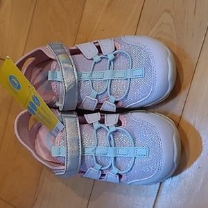 Kids closed toed shoes